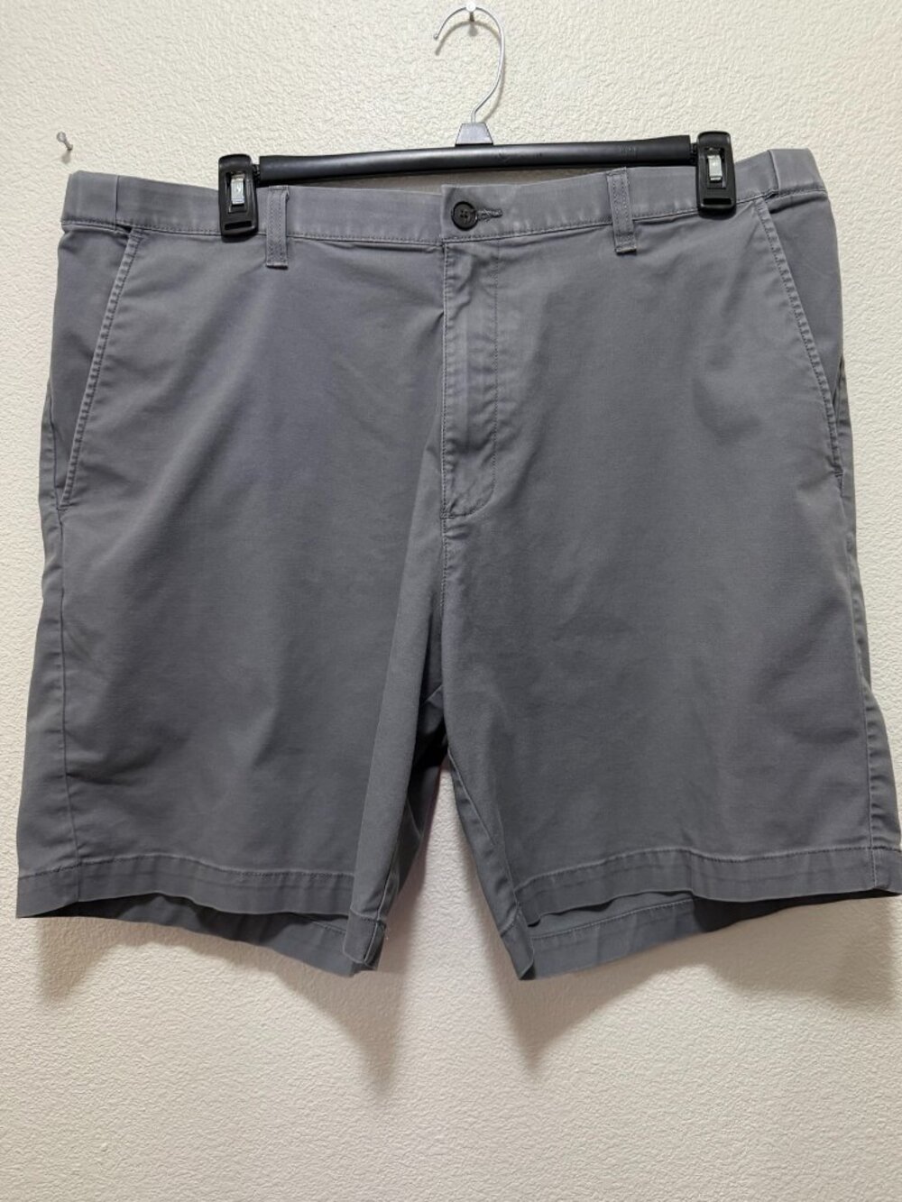 Croft & Barrow gray flat front chino shorts, men's size 40